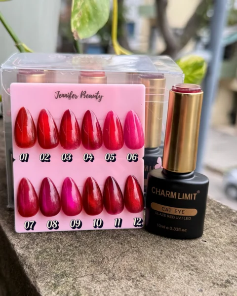 C*12 CHARM LIMIT CAT EYE GLAZE RED